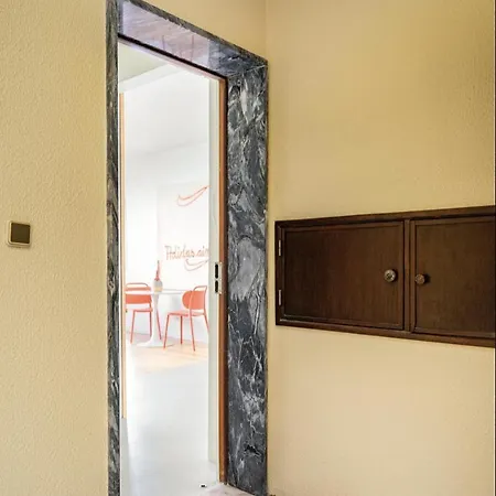 Modern 1-bed With Big Balcony Near Beaches *