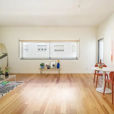 Modern 1-bed With Big Balcony Near Beaches