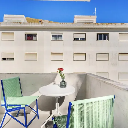 דירה Modern 1-bed With Big Balcony Near Beaches *