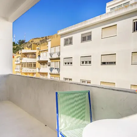Modern 1-bed With Big Balcony Near Beaches
