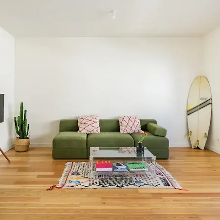 Modern 1-bed With Big Balcony Near Beaches *