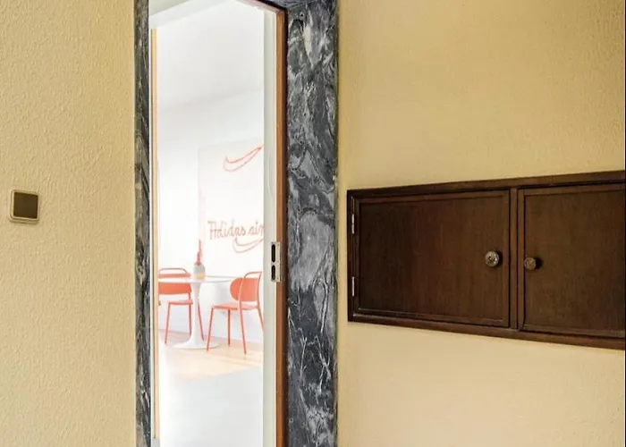 Modern 1-bed With Big Balcony Near Beaches *