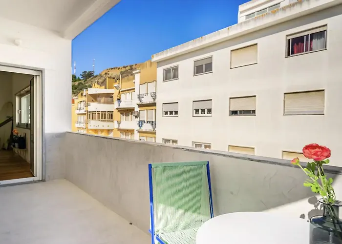 Modern 1-bed With Big Balcony Near Beaches